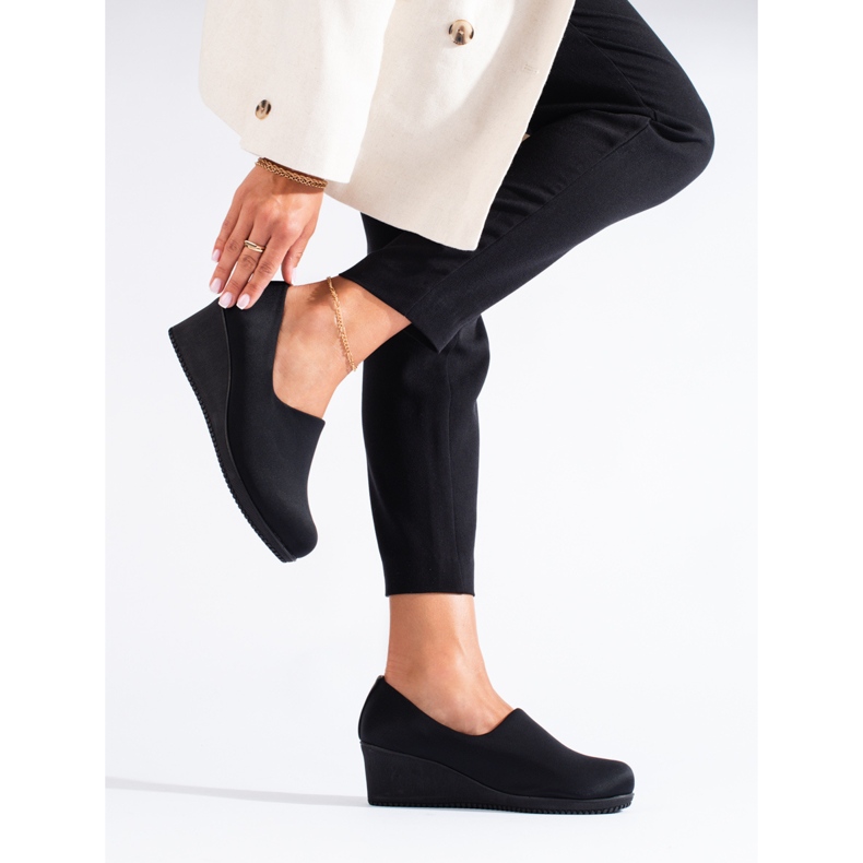 Černé látkové boty na klínku od T.Sokolski černá 1