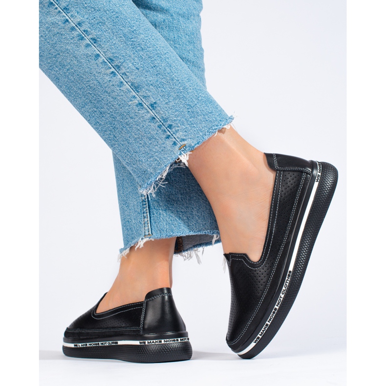 Černé kožené prolamované boty Shelovet se silnou podrážkou černý 2