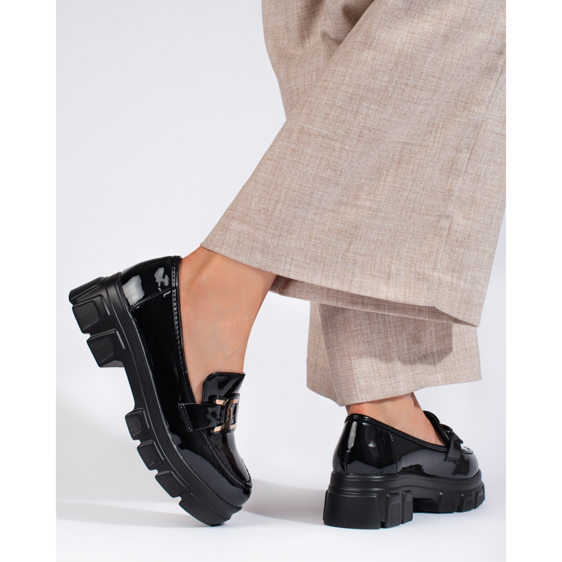 Lakované černé mokasíny se zdobením Shelovet černá 1