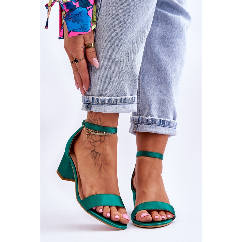 PG1 Saténové sandály na nízkém podpatku Juliet Green zelená 1