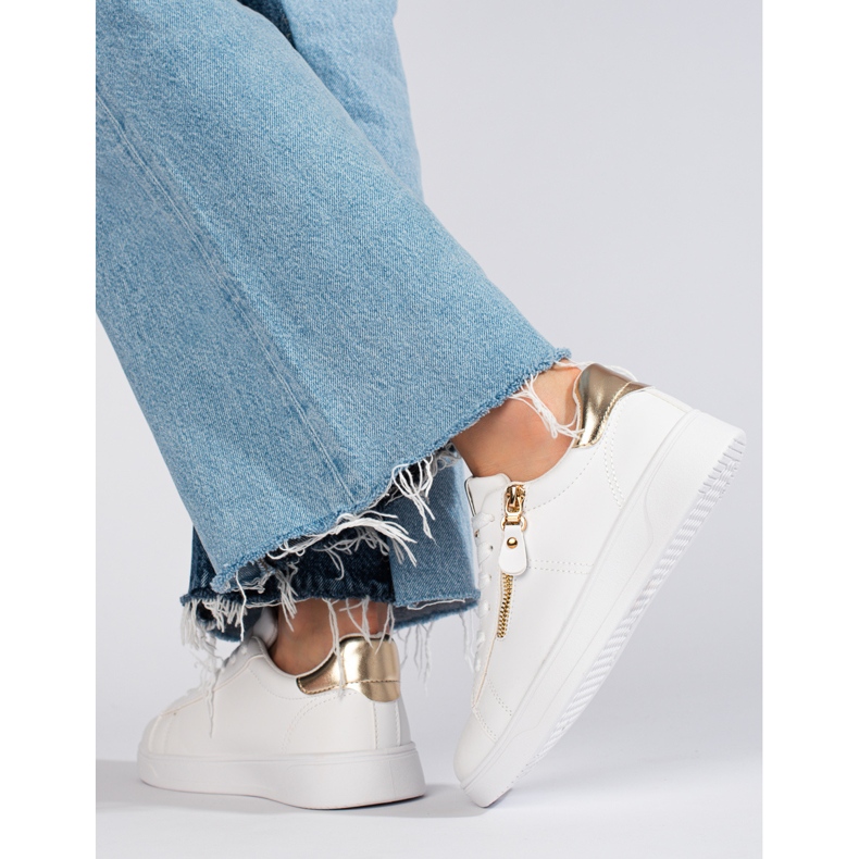 Klasické bílé dámské sportovní boty Shelovet bílý 1