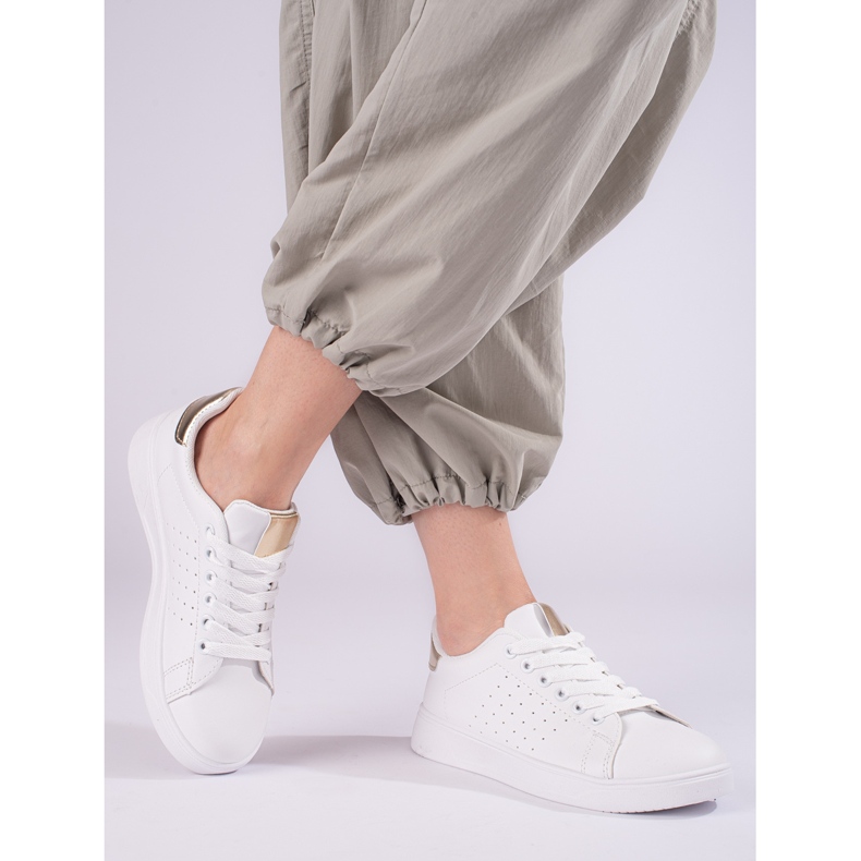 Bílé pohodlné dámské sportovní boty Shelovet bílý 1