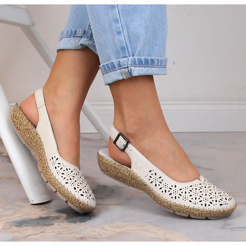 Kožené pohodlné prolamované sandály béžové Rieker 44861-60 béžový 2