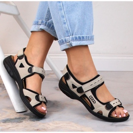 Pohodlné dámské sportovní sandály na suchý zip béžové Rieker 64582-60 béžový 2 Pohodlné dámské sportovní sandály na suchý zip béžové Rieker 64582-60 béžový 2