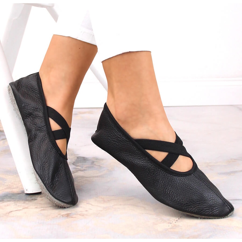 Dámské kožené baletní boty s černými elastickými pásky Nazo černá 1 Dámské kožené baletní boty s černými elastickými pásky Nazo černá 1