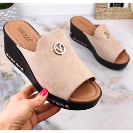 Dámské béžové semišové pantofle na klínku Vinceza 10907 béžový 1