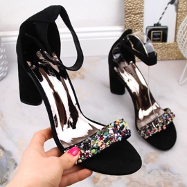 Dámské semišové sandály na sloupku s černými korálky Vinceza 17259 černá 1