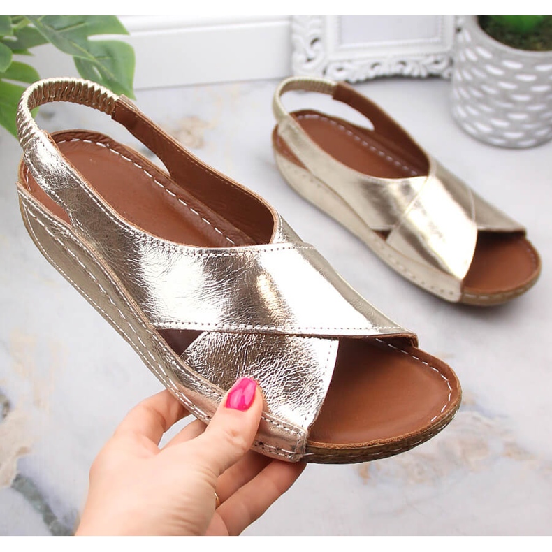 Dámské lakované sandály nazouvací zlaté T.Sokolski L22-1001 zlatý 1 Dámské lakované sandály nazouvací zlaté T.Sokolski L22-1001 zlatý 1