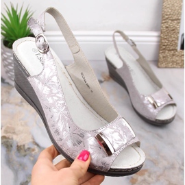 Dámské lesklé šedé sandály na klínku T.Sokolski L23-444 šedá 1