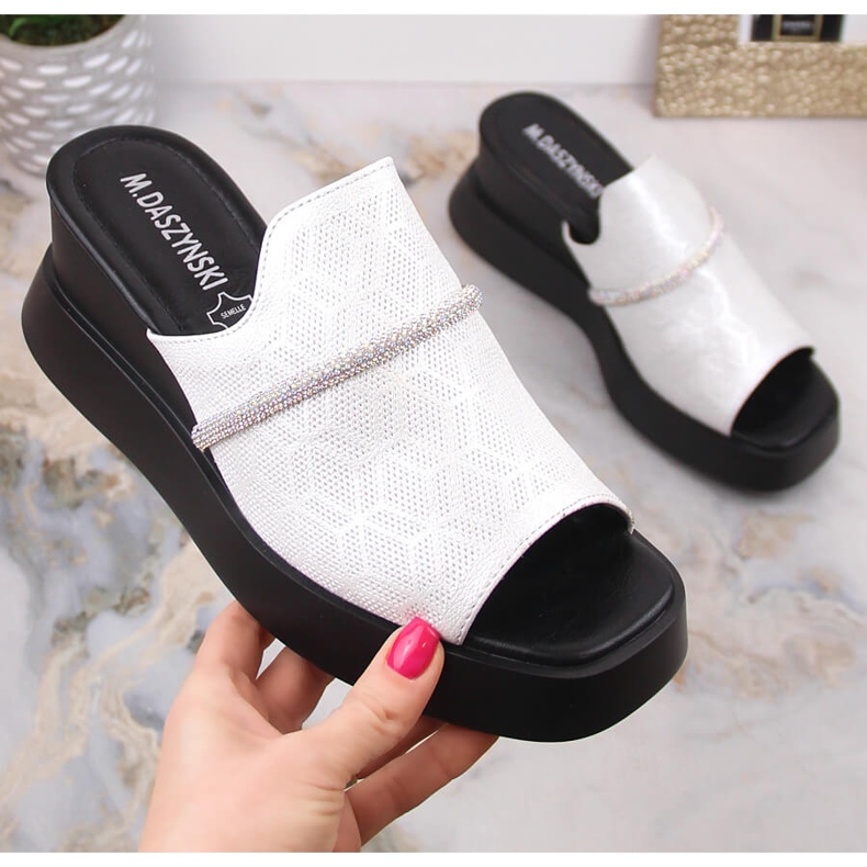 M. DASZYŃSKI Dámské stříbrné sandály na klínku M.Daszyński SA209-2 stříbrný 1