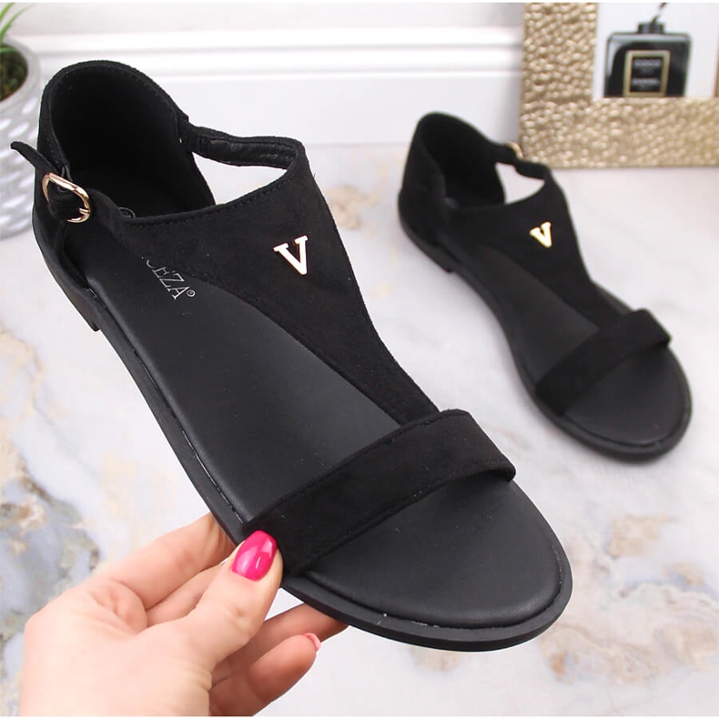 Dámské ploché černé semišové sandály Vinceza 17270 černá 1