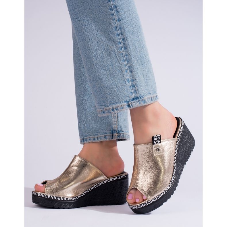 Dámské zlaté pantofle Shelovet na klínku zlatý 2