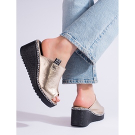 Dámské zlaté pantofle Shelovet na klínku zlatý 1