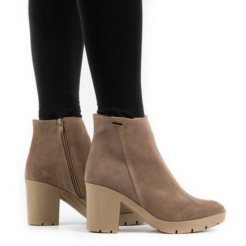 Olivier Dámské semišové zateplené kozačky Riva v tmavě béžové barvě béžový 1