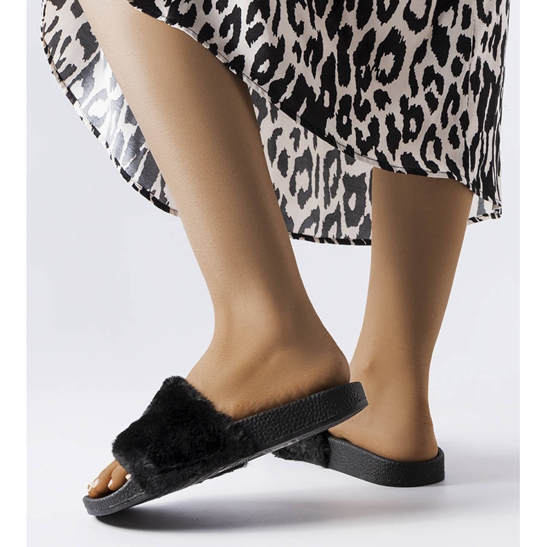 Černé skluzavky s kožešinou Ivory černá 2