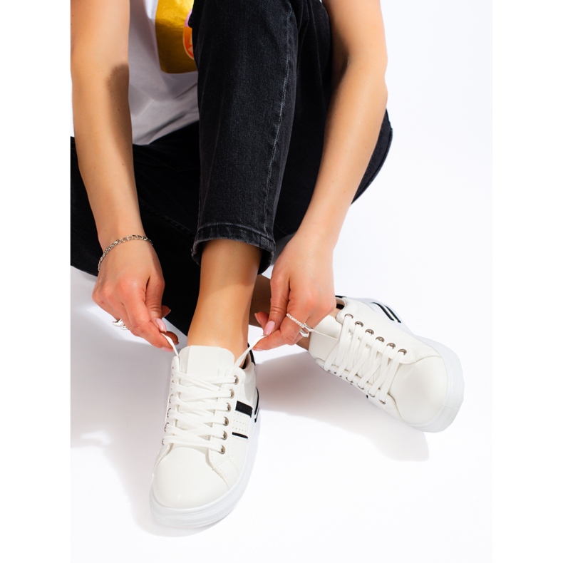 Bílé dámské sportovní boty Shelovet bílý 2