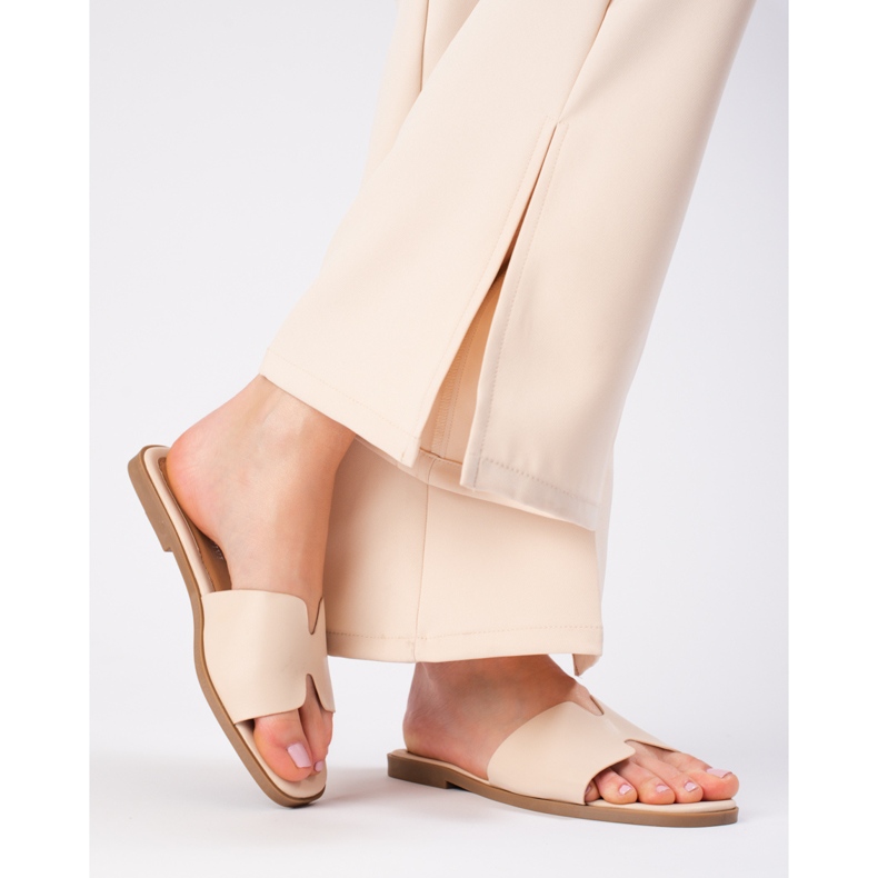 Béžové klasické pantofle z eko kůže Shelovet béžový 1