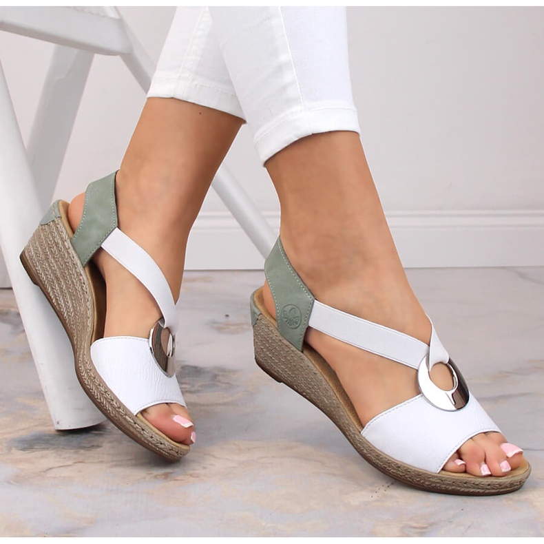 Pohodlné dámské sandály na klínku Rieker 624H6-80 bílý 1