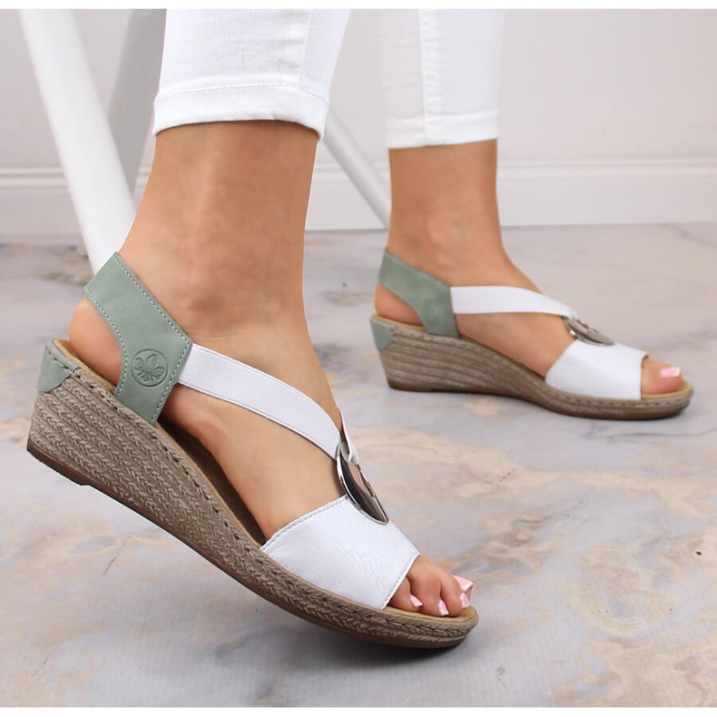 Pohodlné dámské sandály na klínku Rieker 624H6-80 bílý 2