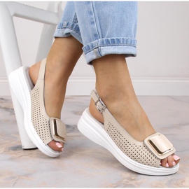 Dámské pohodlné kožené sandály na klínku béžové S.Barski BN291 béžový 1 Dámské pohodlné kožené sandály na klínku béžové S.Barski BN291 béžový 1