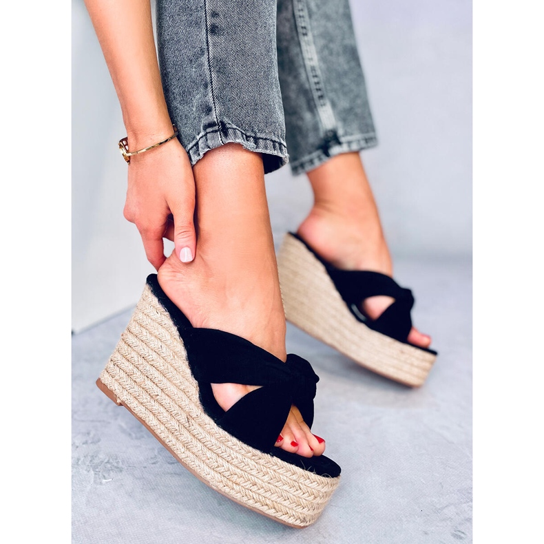 BM Nikni Black espadrilkové sandály na klínku černý 2