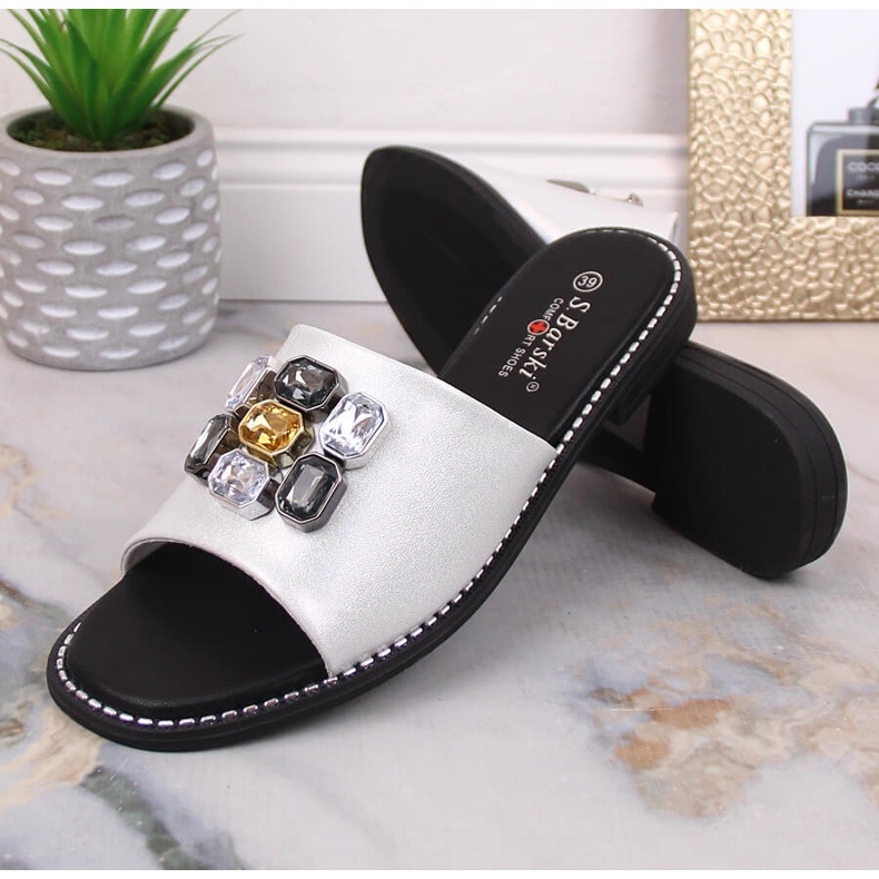 Dámské ploché pohodlné bílé pantofle se zirkony S.Barski Kv 2775-31 bílý 1 Dámské ploché pohodlné bílé pantofle se zirkony S.Barski Kv 2775-31 bílý 1