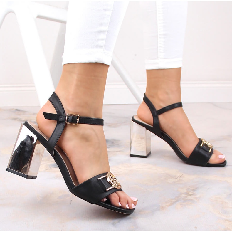 Dámské sandály na černém zrcadlovém podpatku Filippo Ds 4502 černá 2