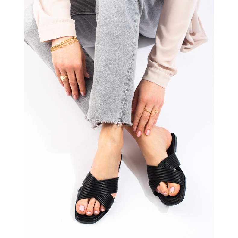 TRENDI Pohodlné klasické žabky černá 1