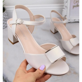 Dámské elegantní perlové sandály na sloupku Sergio Leone SK806 bílý 1