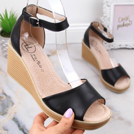 Kožené pohodlné dámské sandály na klínku černé Filippo DS4507 černá 1