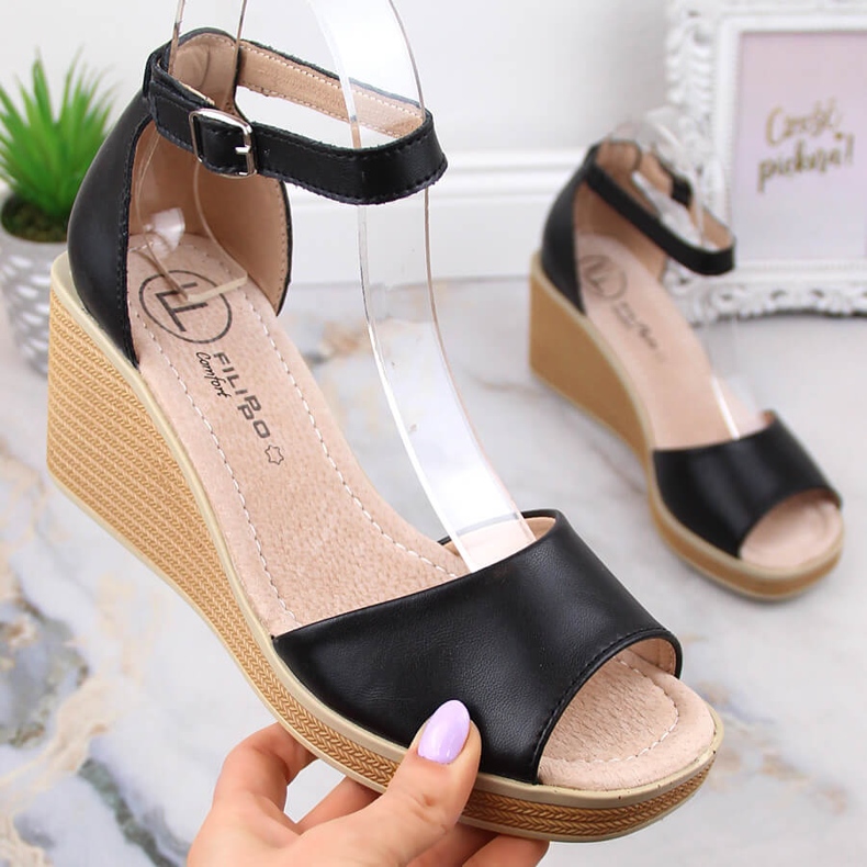 Kožené pohodlné dámské sandály na klínku černé Filippo DS4507 černá 1