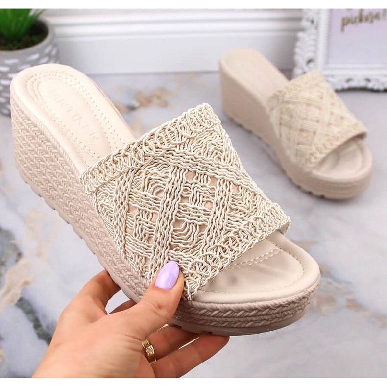 Dámské sandály na klínku béžové Artiker 52C1289 béžový 1