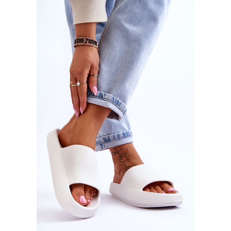 BM Módní lehké žabky na masivní podrážce bílý rebel 2