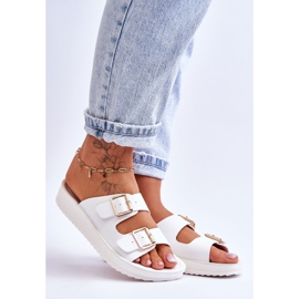 Dámské pantofle na platformě s pruhy Bílé Chytré bílý 1 Dámské pantofle na platformě s pruhy Bílé Chytré bílý 1