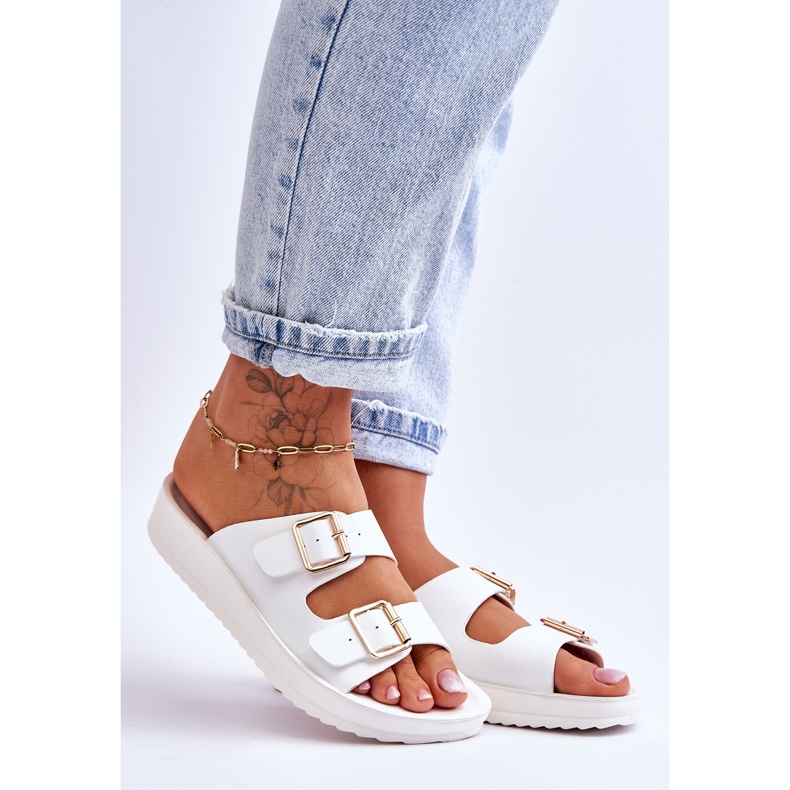 Dámské pantofle na platformě s pruhy Bílé Chytré bílý 1 Dámské pantofle na platformě s pruhy Bílé Chytré bílý 1