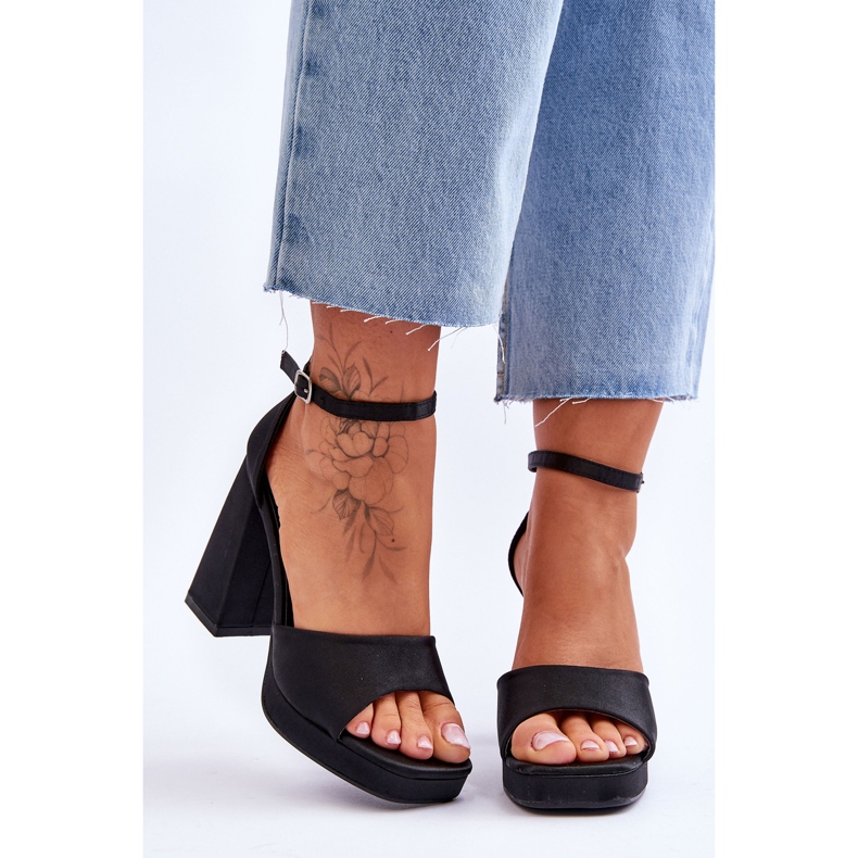 Saténové Sandály Na Masivních Podpatcích Black Eternity černá 1