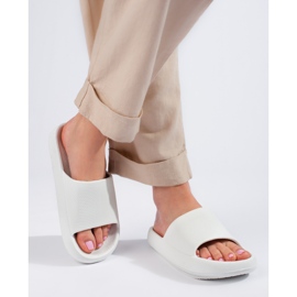 Dámské bílé kšiltovky Shelovet bílý 1