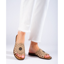 W. Potocki Dámské prolamované tmavě béžové pantofle značky Potocki béžový 2 W. Potocki Dámské prolamované tmavě béžové pantofle značky Potocki béžový 2