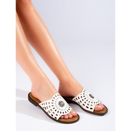 W. Potocki Dámské prolamované bílé pantofle značky Potocki bílý 1 W. Potocki Dámské prolamované bílé pantofle značky Potocki bílý 1