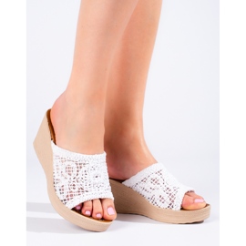 W. Potocki Dámské pantofle na klínku s prolamovaným pruhem bílé Potocki bílý 1 W. Potocki Dámské pantofle na klínku s prolamovaným pruhem bílé Potocki bílý 1