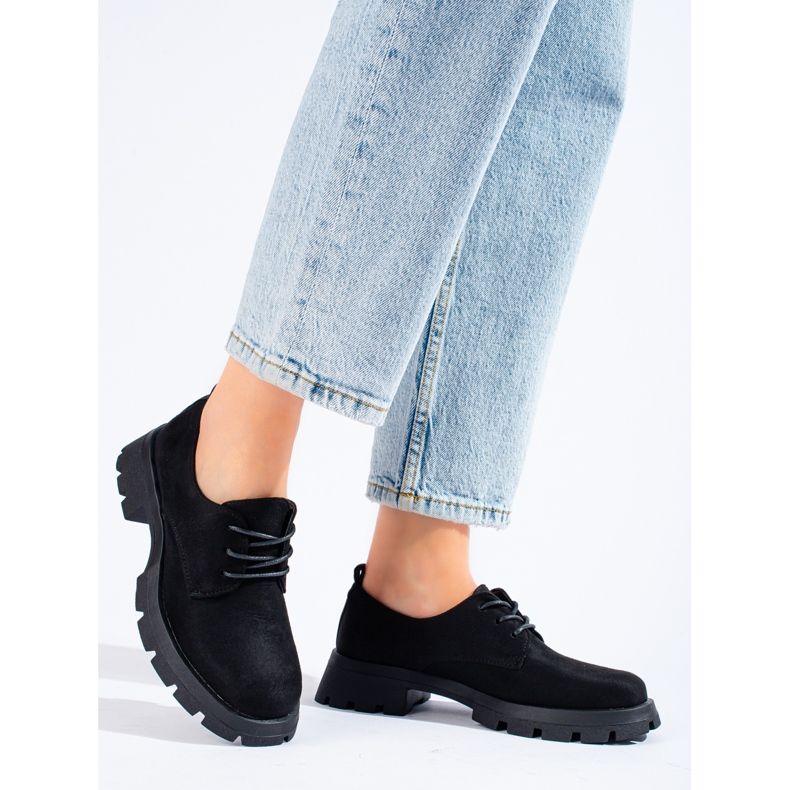 Černé boty se silnou podrážkou od Shelovet černá 2