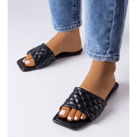 Černé elegantní žabky s prošíváním od Labrie černý 1