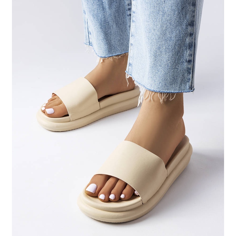 Béžové pantofle na platformě béžový 1