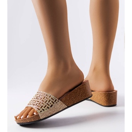 Zlaté sandály na klínku Elitha zlatý 1