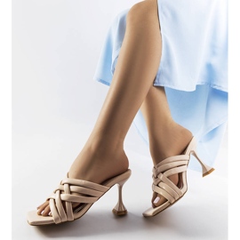 Béžové elegantní sandály na podpatku od Bourget béžový 1