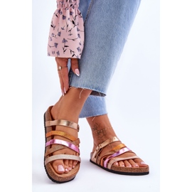 FB2 Dámské pantofle na platformě se zlatými jetelovými pruhy 2 FB2 Dámské pantofle na platformě se zlatými jetelovými pruhy 2