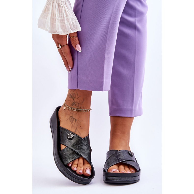 Vinceza Dámské pantofle na platformě s ozdobou Black Brooklyn černá 1