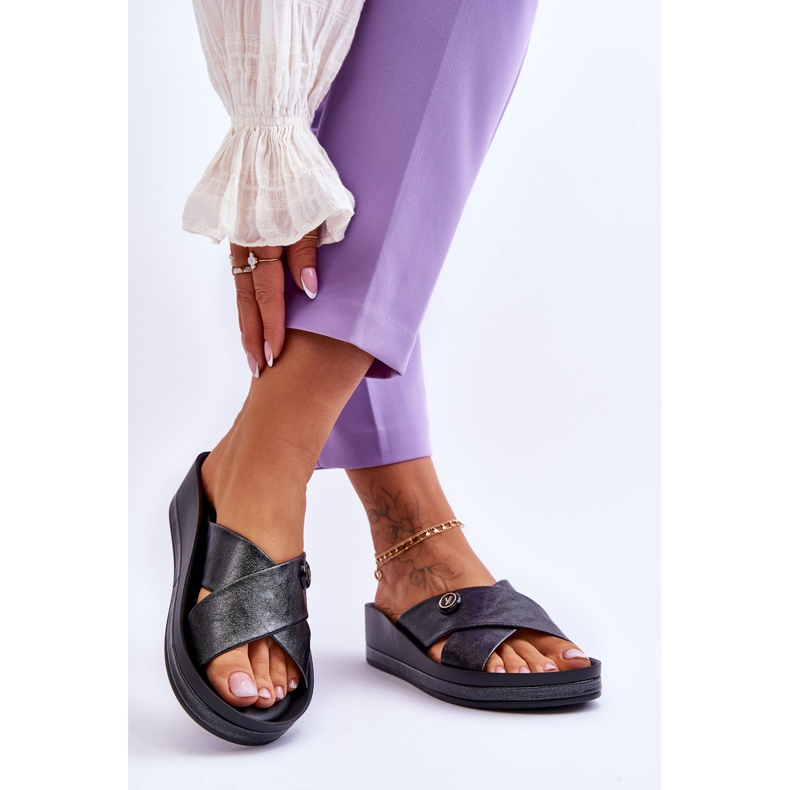 Vinceza Dámské pantofle na platformě s ozdobou Black Brooklyn černá 2