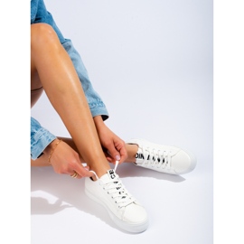 Klasické sportovní boty Shelovet bílé barvy bílý 1 Klasické sportovní boty Shelovet bílé barvy bílý 1