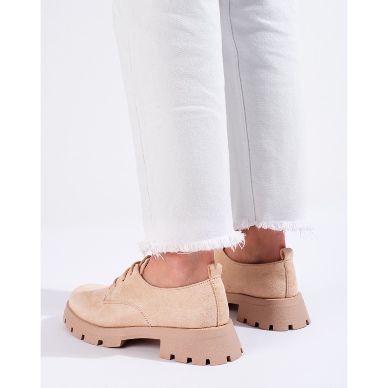 Černé boty se silnou podrážkou od Shelovet černá 1